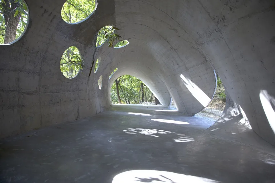 孔祥伟工作室在九仙山造“卷纸腔体”卧虎藏龙美术馆 - 图片 5