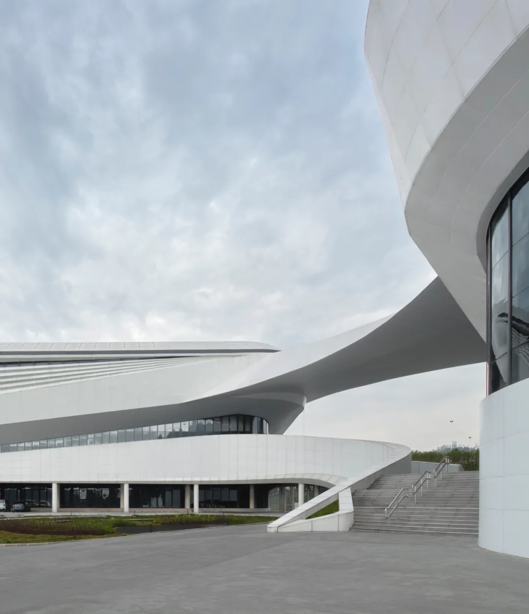 大山转弯处打蝴蝶结！重庆电力高专艺体馆融文体自然 - 图片 5